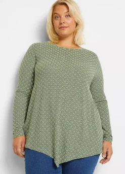 Graphic Print Hanky Hem Top