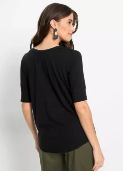 Sustainable V-Neck T-Shirt -Lush Fit Store Sustainable V Neck T Shirt924917FRSP W01