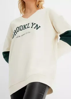 V-Neck Oversized Sweatshirt -Lush Fit Store V Neck Oversized Sweatshirt930906FRSP W01